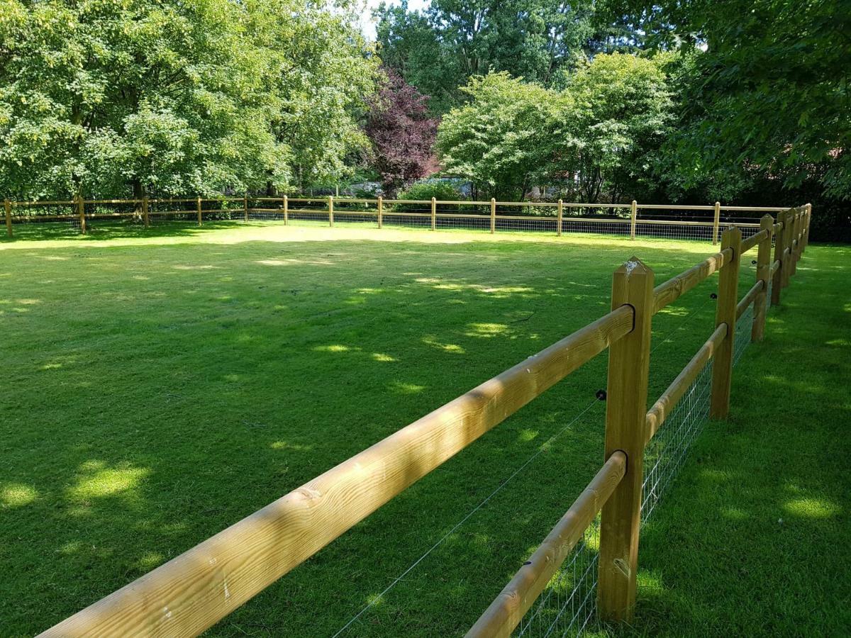The Two Oaks - Private Garden For Guests Villa Hertsberge Kültér fotó